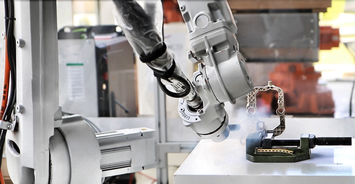 Automated dry ice blasting