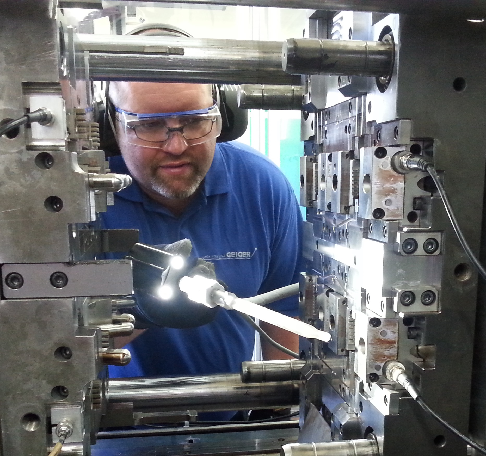 Hans Geiger - Plastic - Injection Mold Cleaning 3 (1)